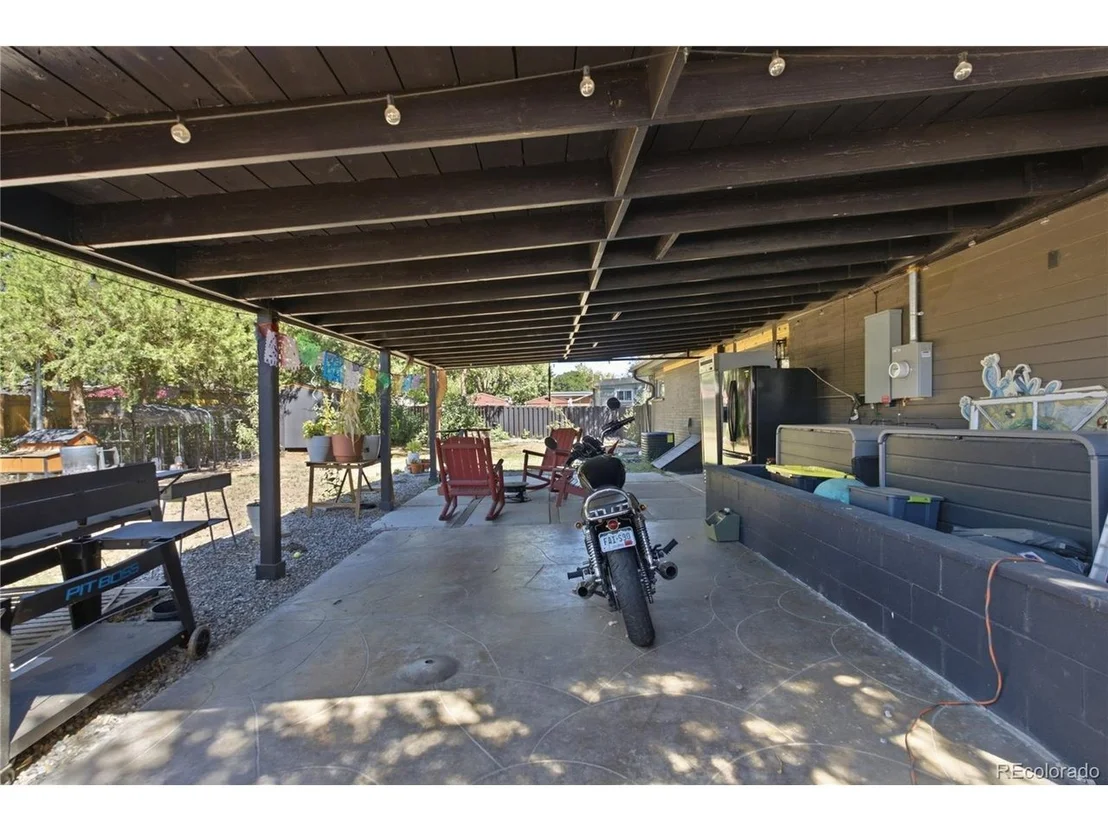 Photo of 6001 Carr St