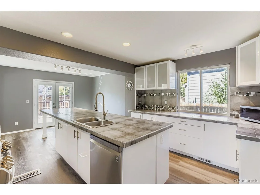 Photo of 6200 Sparrow Ave
