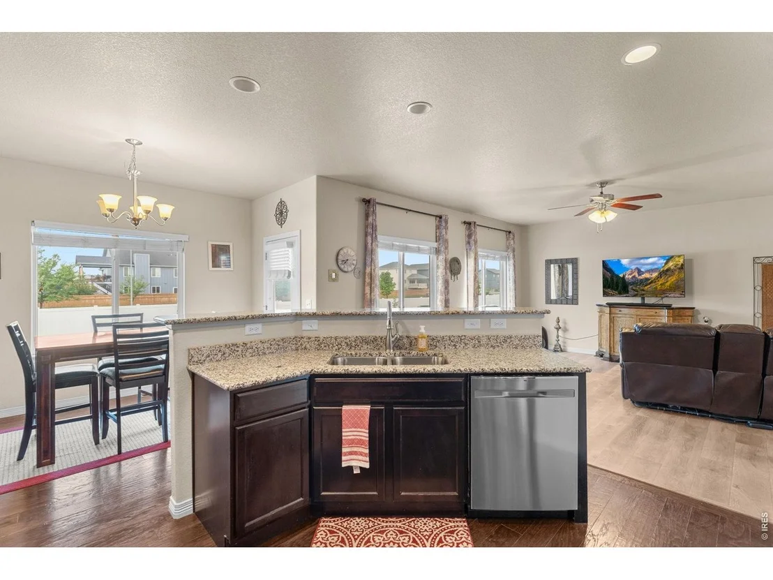 Photo of 562 Dakota Ct