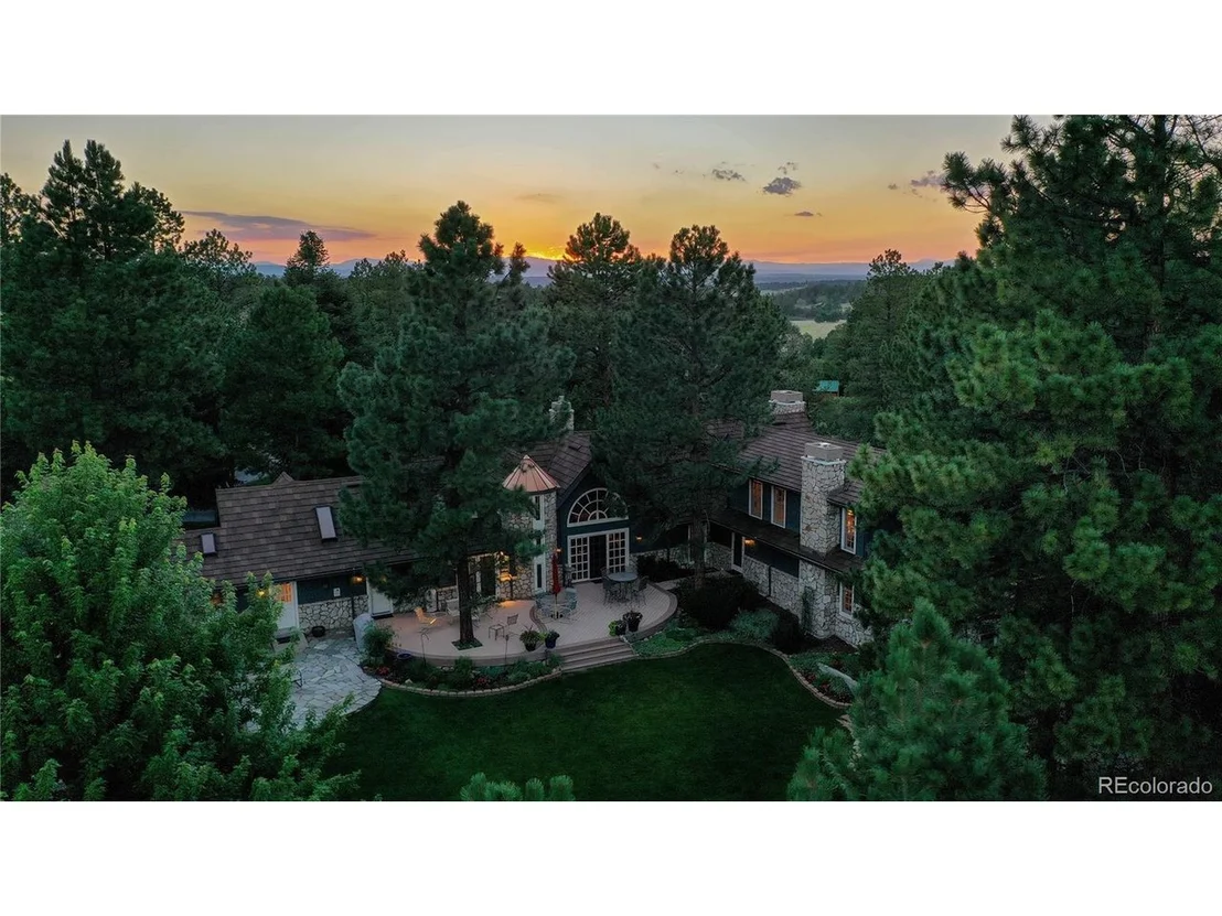 Photo of 424 Red Deer Rd