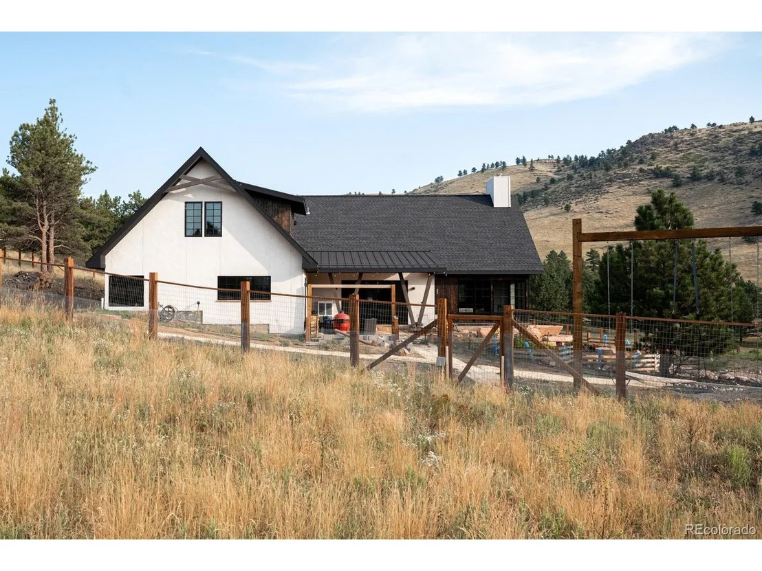 Photo of 800 Blue Mountain Trl