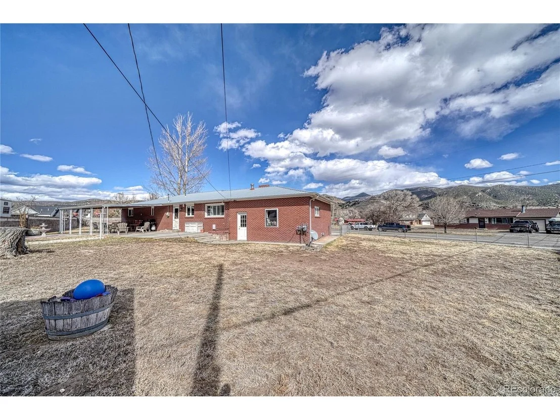 Photo of 303 Crestone Ave