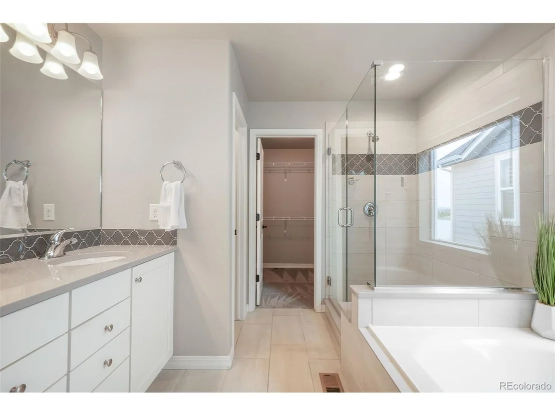 Photo of 2583 Lakes Edge Dr