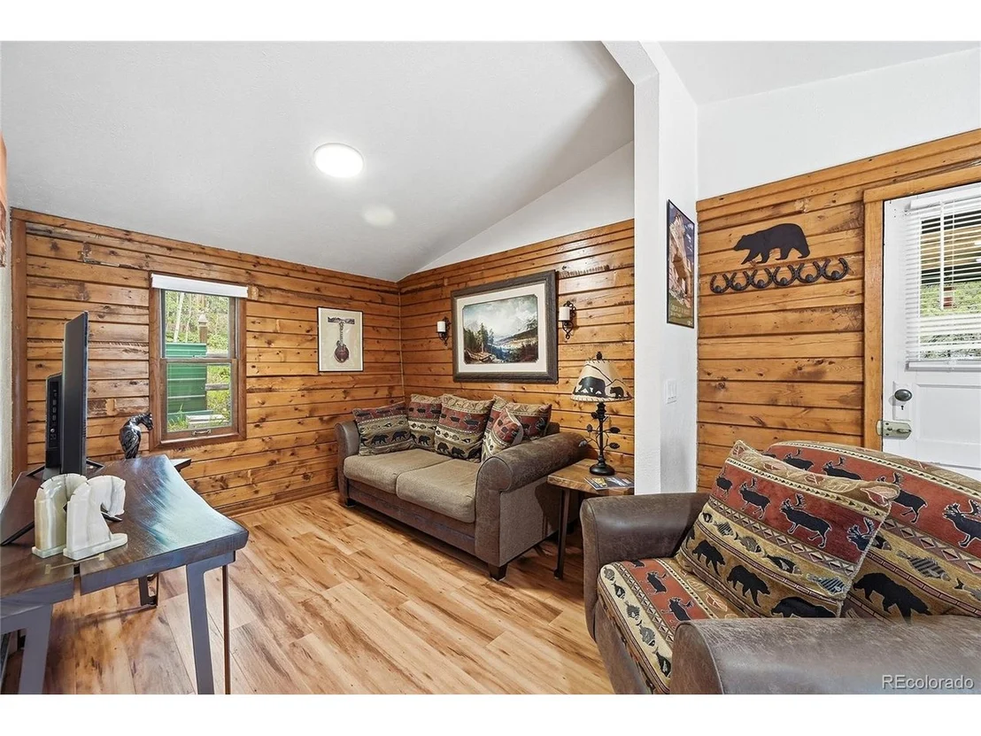 Photo of 464 Long Trail Rd
