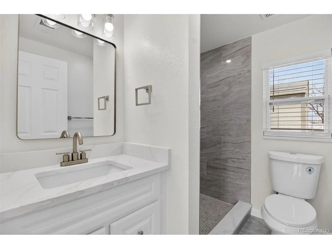 Photo of 2111 W Custer Pl