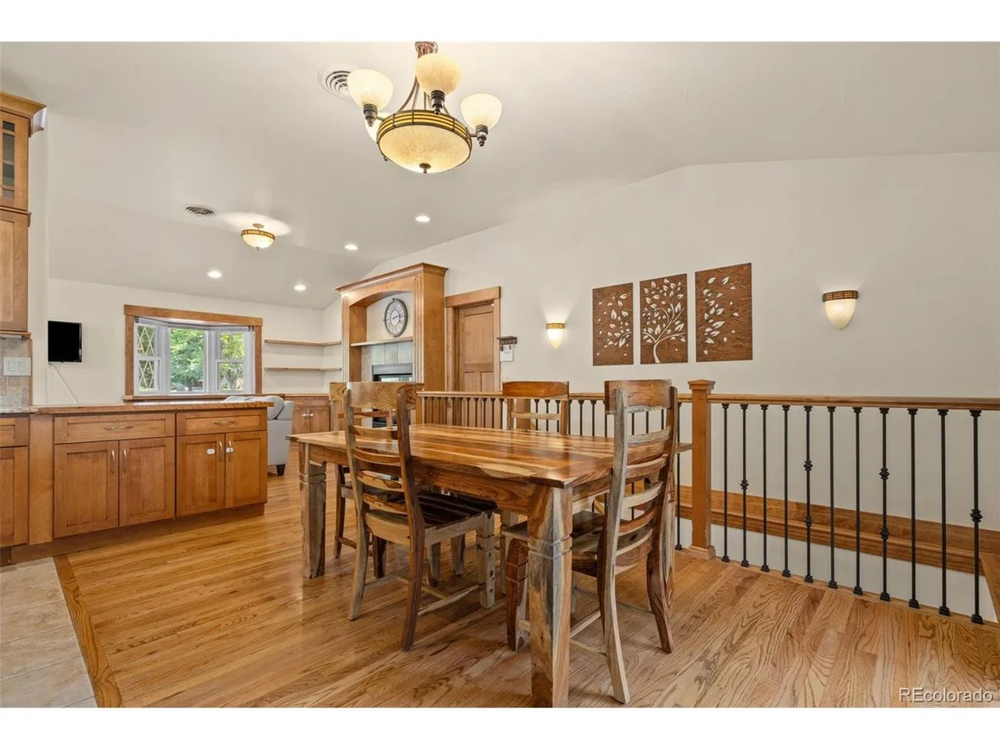 Photo of 3035 Deframe Rd