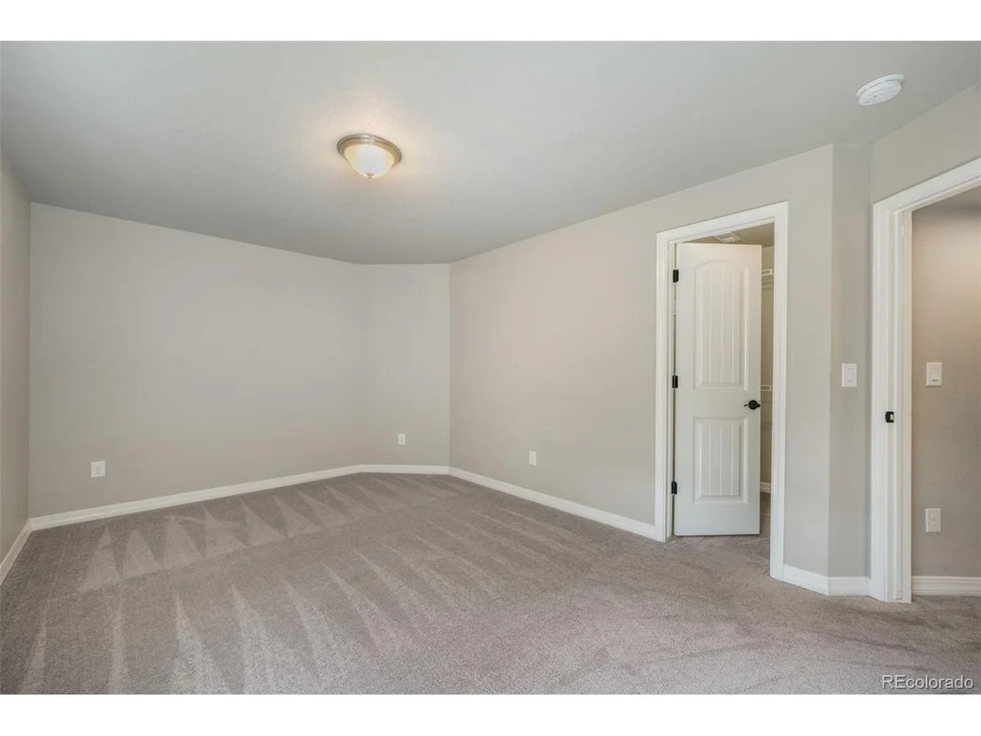 Photo of 2583 Lakes Edge Dr