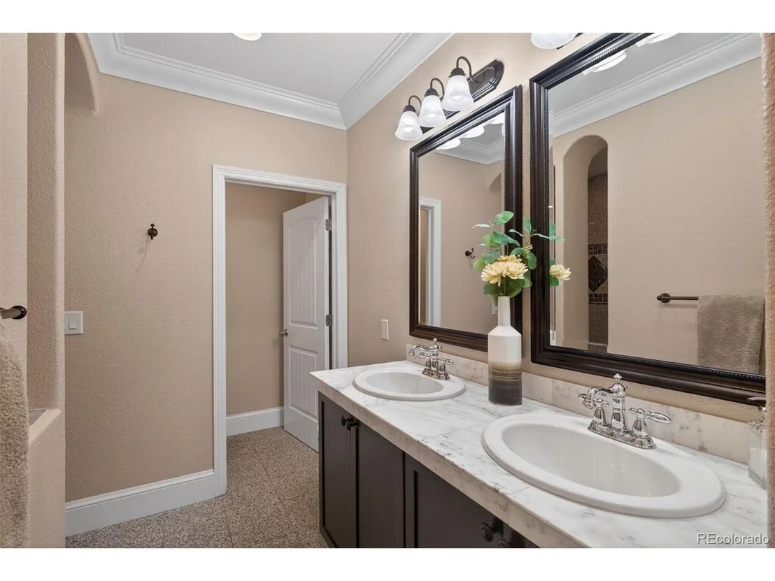 Photo of 479 Maplehurst Dr