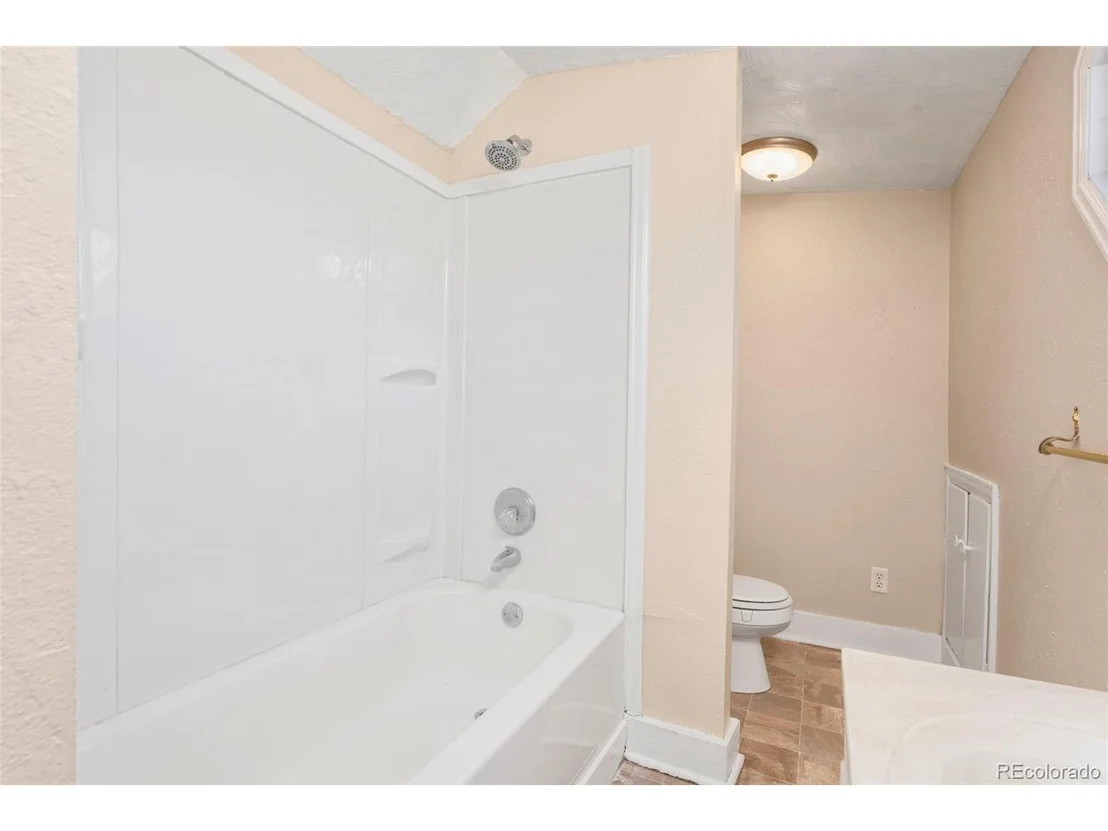 Photo of 921 12th Ave