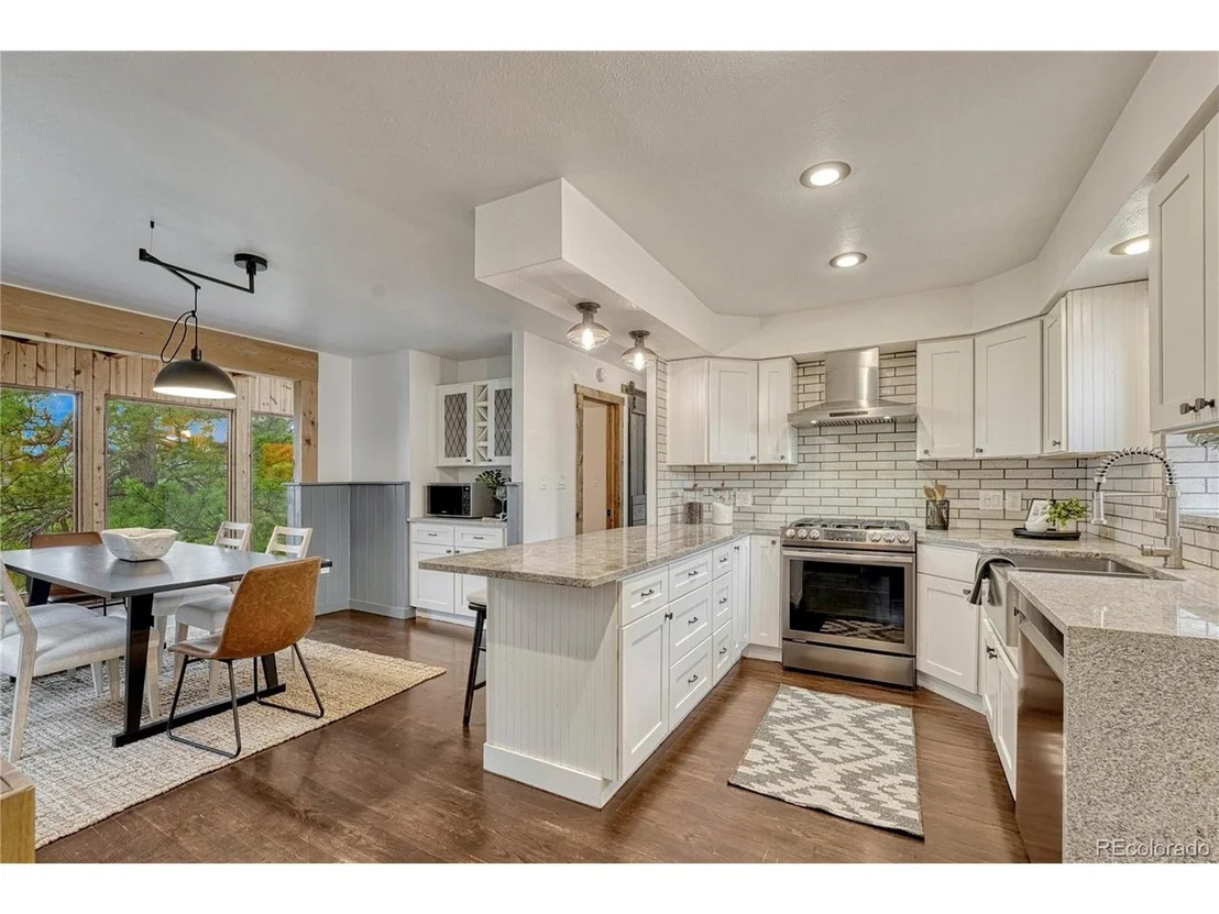Photo of 19 E Pine Dr