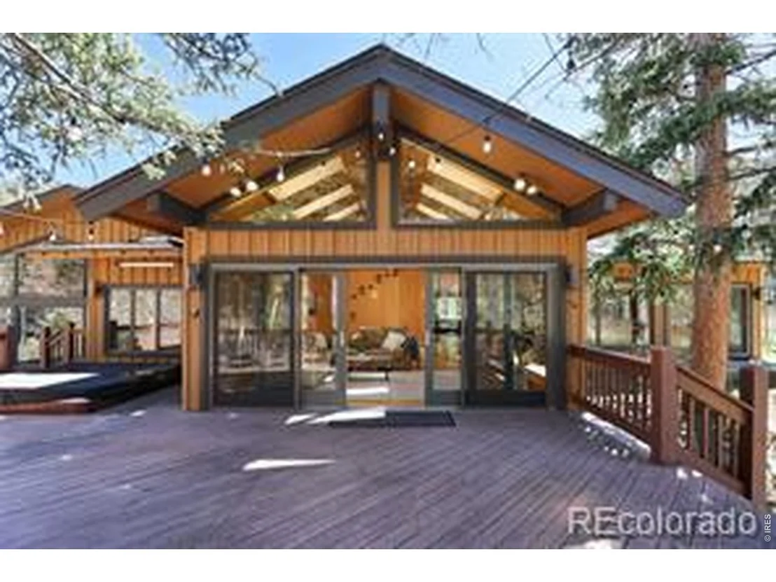 Photo of 746 Riverside Dr