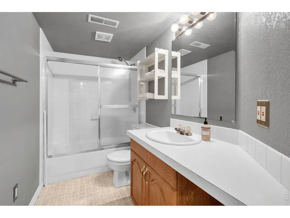 Photo of 2233 Bluebird Dr