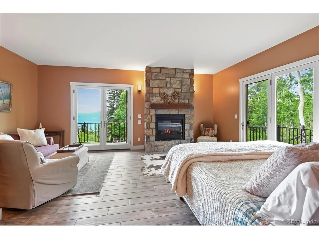 Photo of 1555 Three Peaks Rd