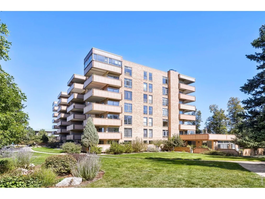 Photo of Unit 205 at 500 Mohawk Dr
