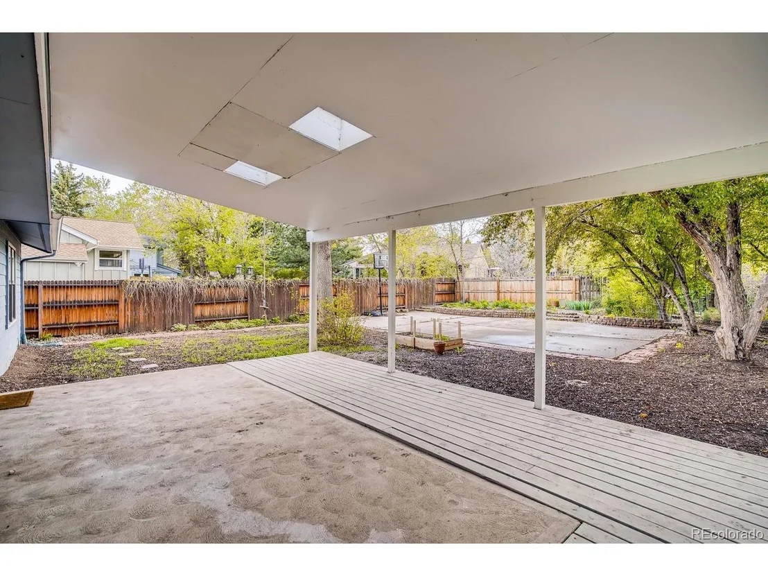 Photo of 8691 Iris St