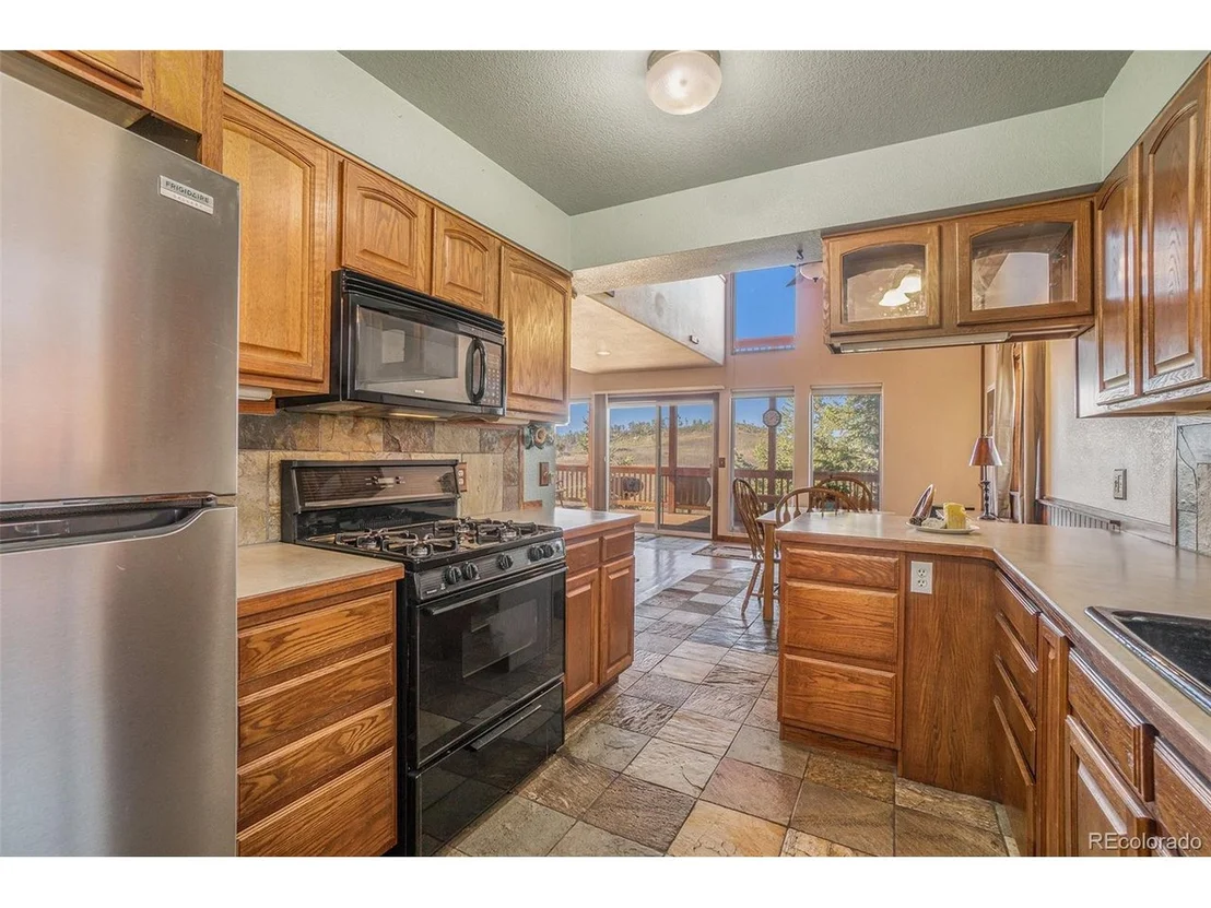 Photo of 1075 Meadows Dr