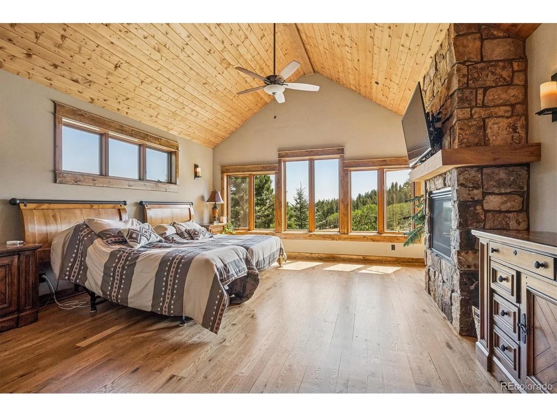 Photo of 477 W Meadow Rd