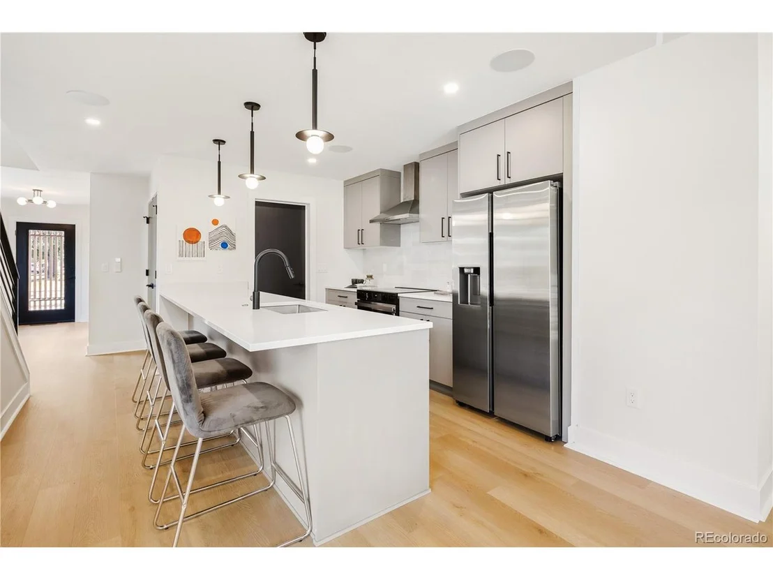 Photo of 3295 Lawrence St