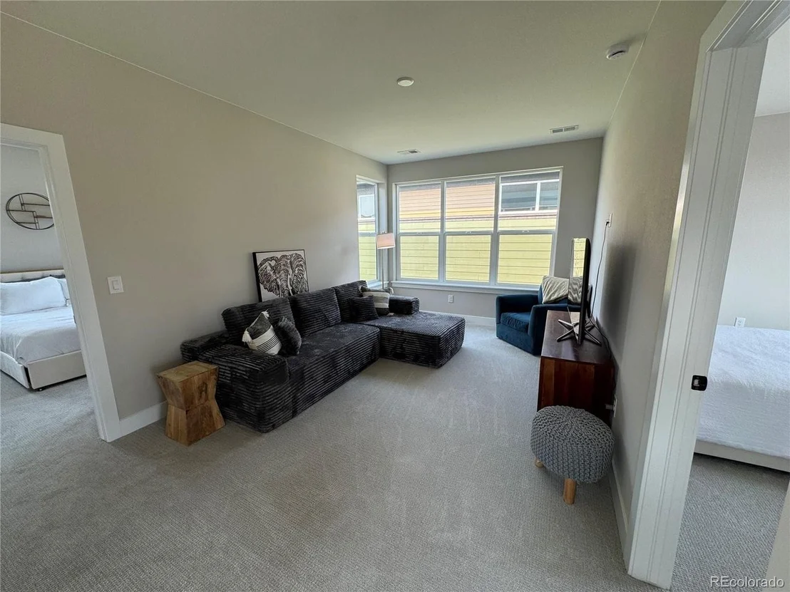 Photo of 958 Superior Dr