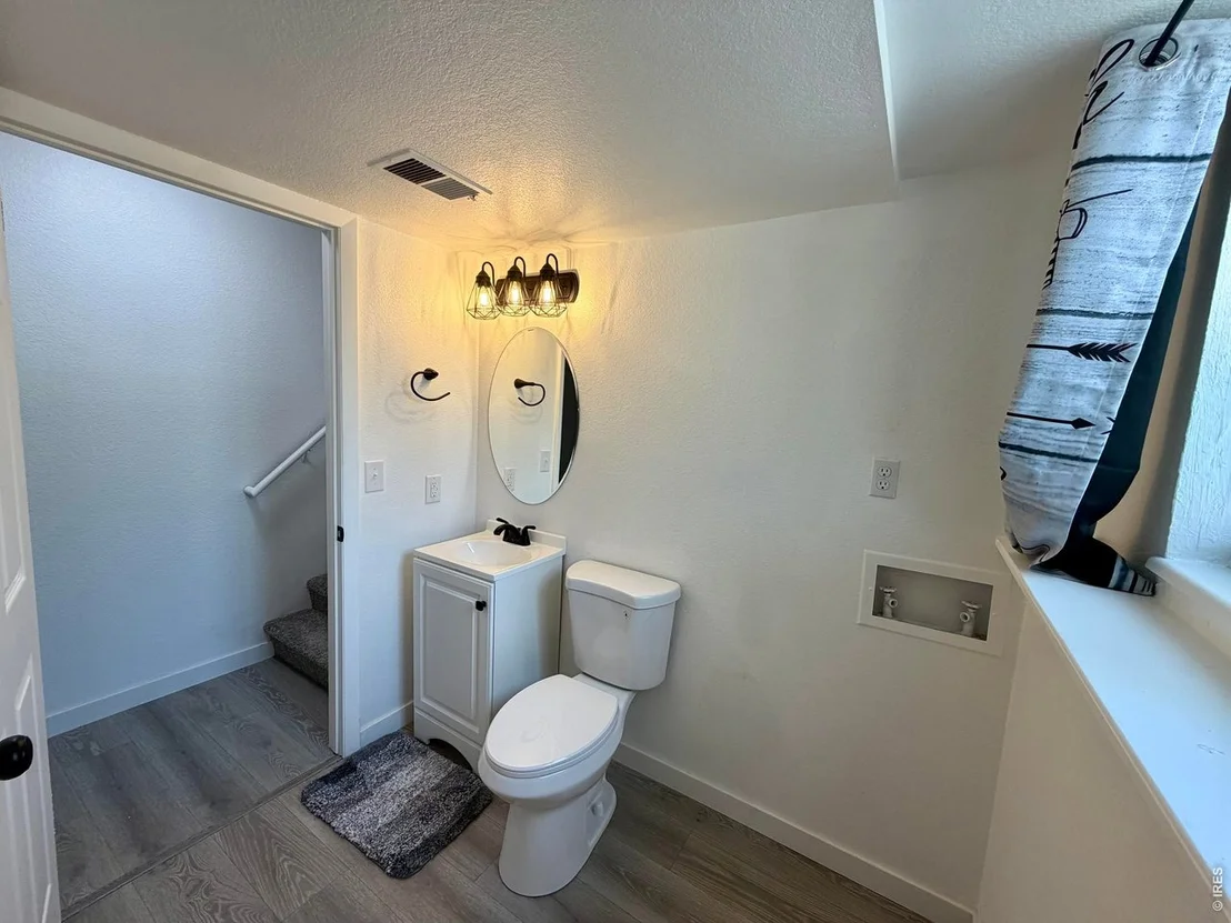 Photo of 4422 W 9th St