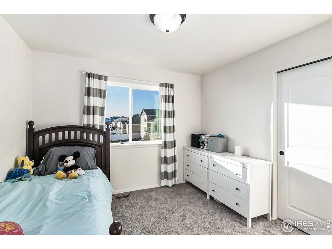 Photo of 985 Axis Dr