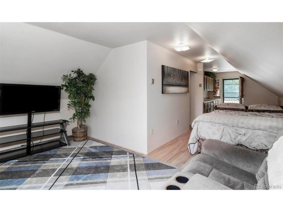 Photo of 1064 Apex Valley Rd