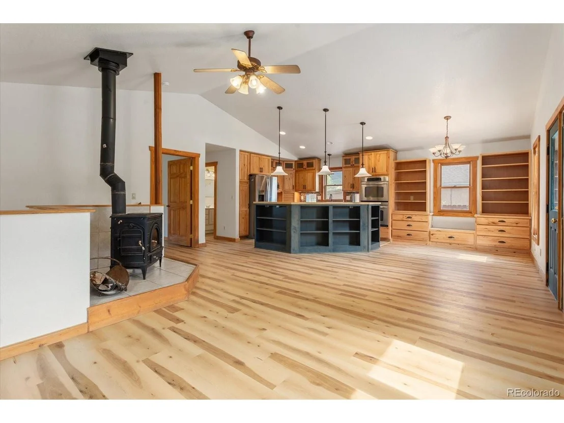 Photo of 734 W 2nd St