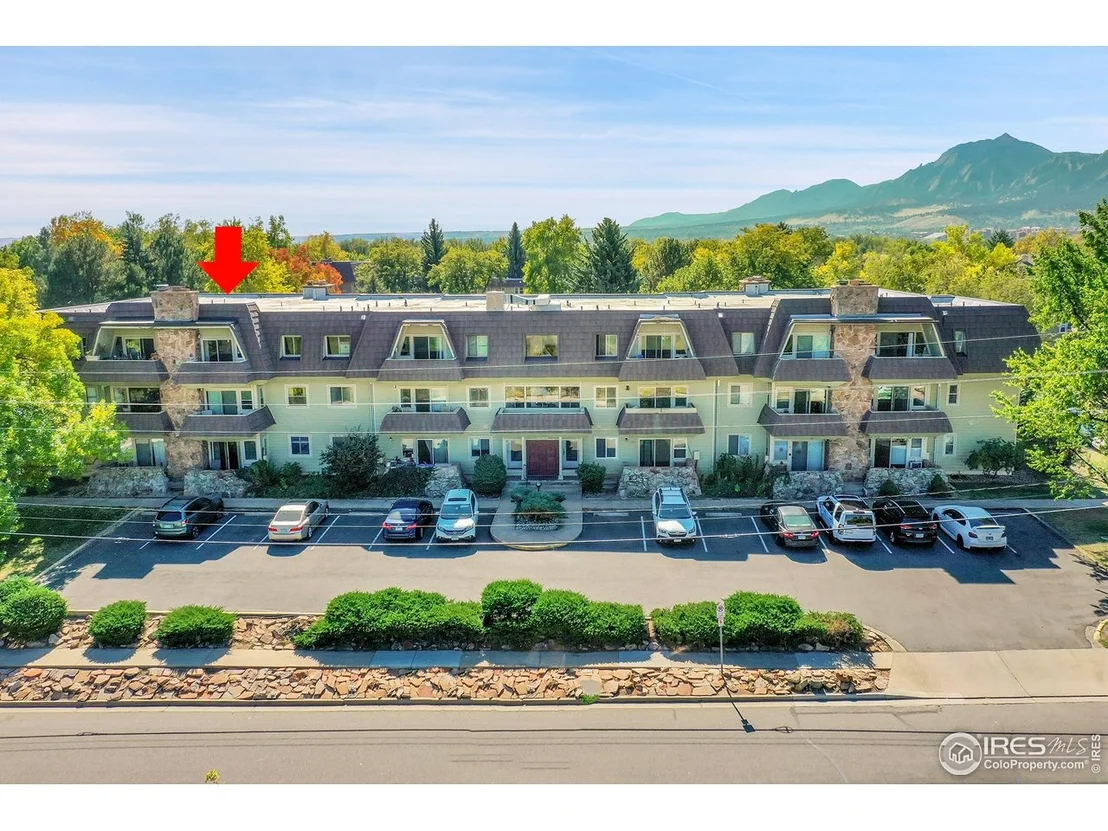 Photo of Unit 303 at 3150 Iris Ave