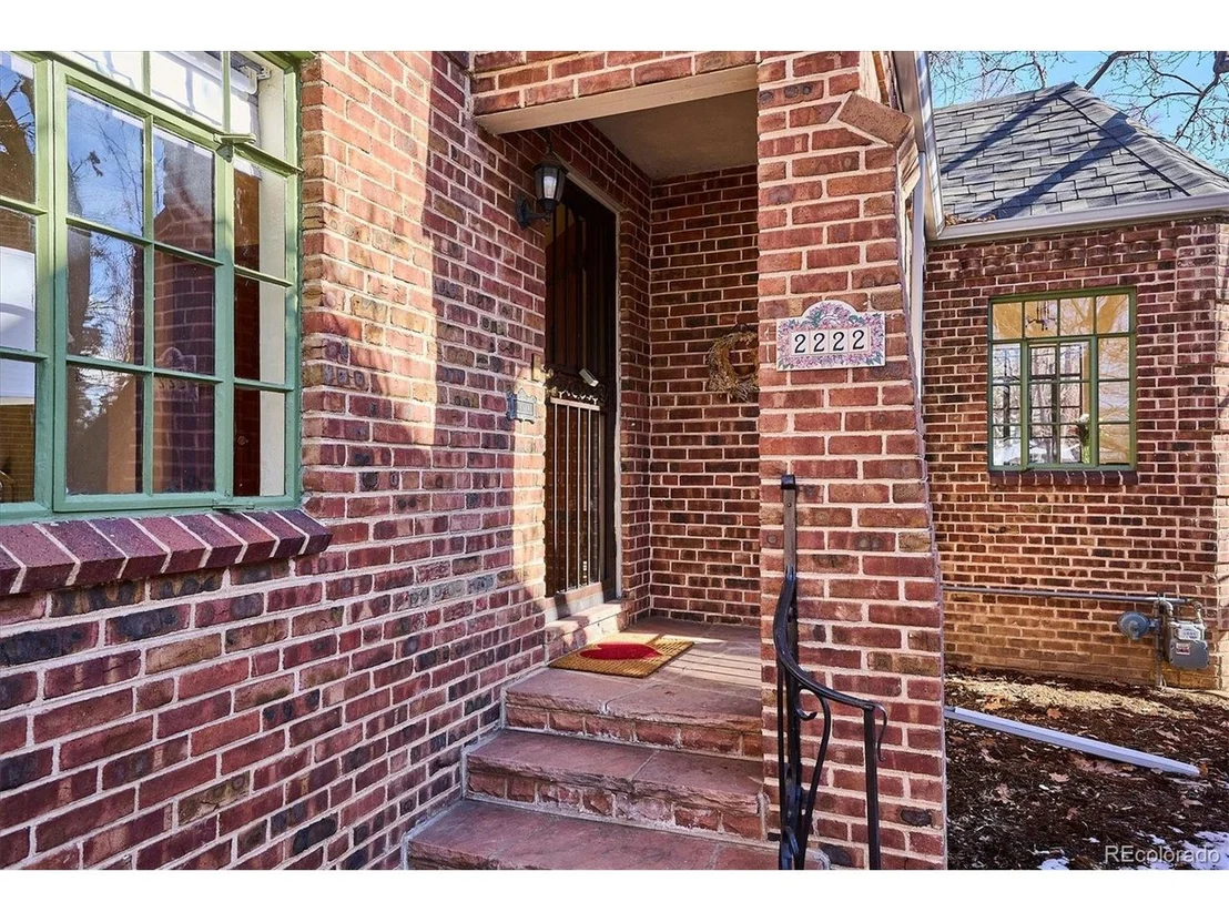 Photo of 2222 Locust St