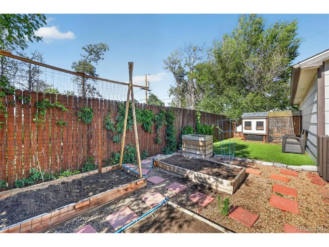 Photo of 3652 Locust St