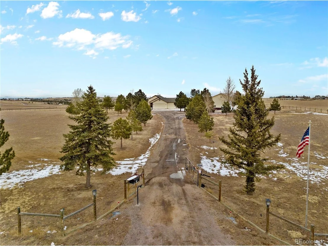 Photo of 855 Gregory Cir