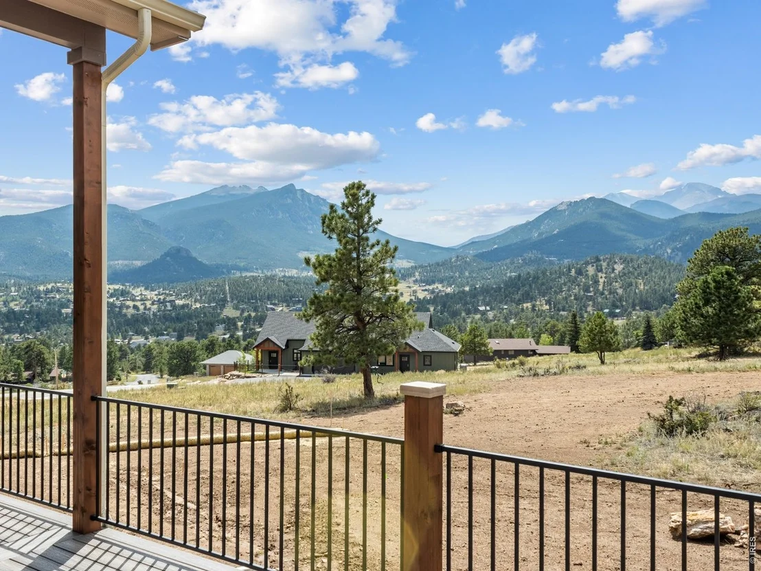 Photo of 659 Peak View Dr