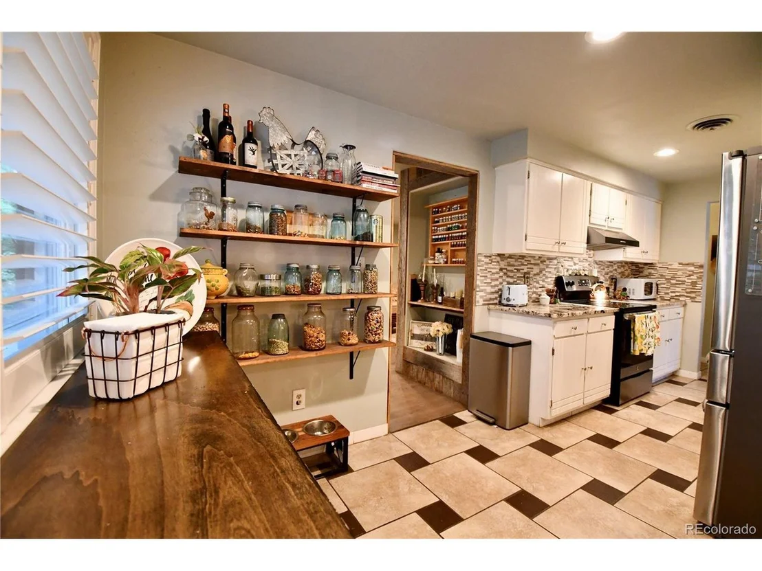 Photo of 6901 Parfet St