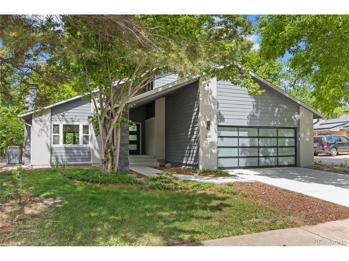 Photo of 2201 Juniper Ct