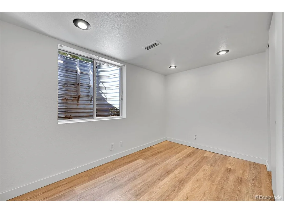 Photo of 8673 Cloverleaf Cir