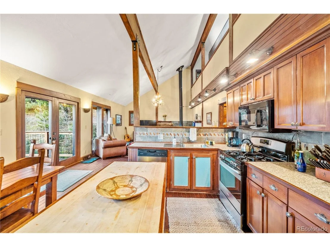 Photo of 2222 Lions Lane