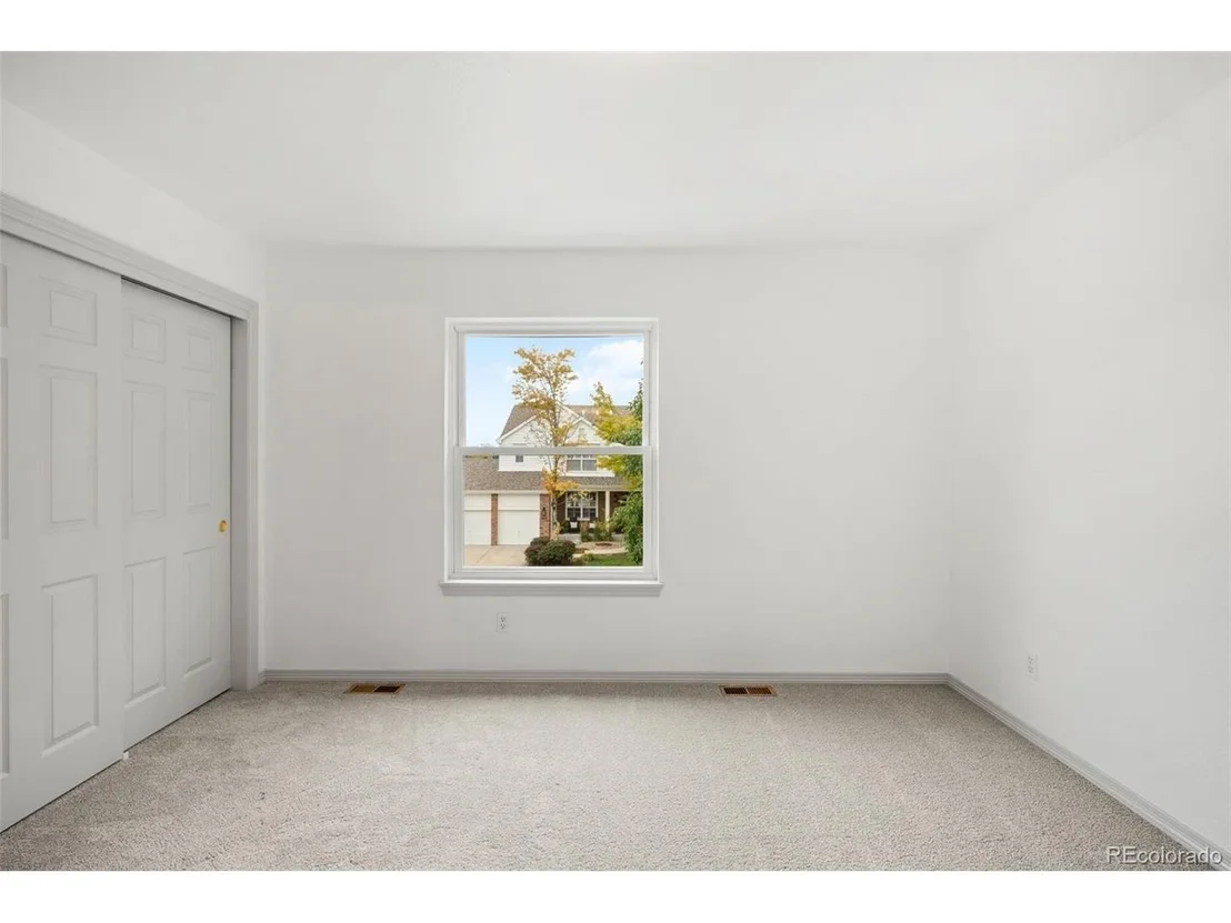 Photo of 869 Shadowstone Dr