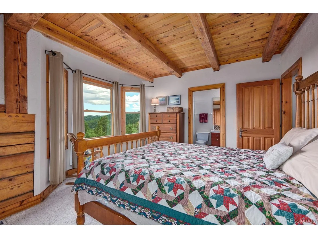 Photo of 2847 Ridge