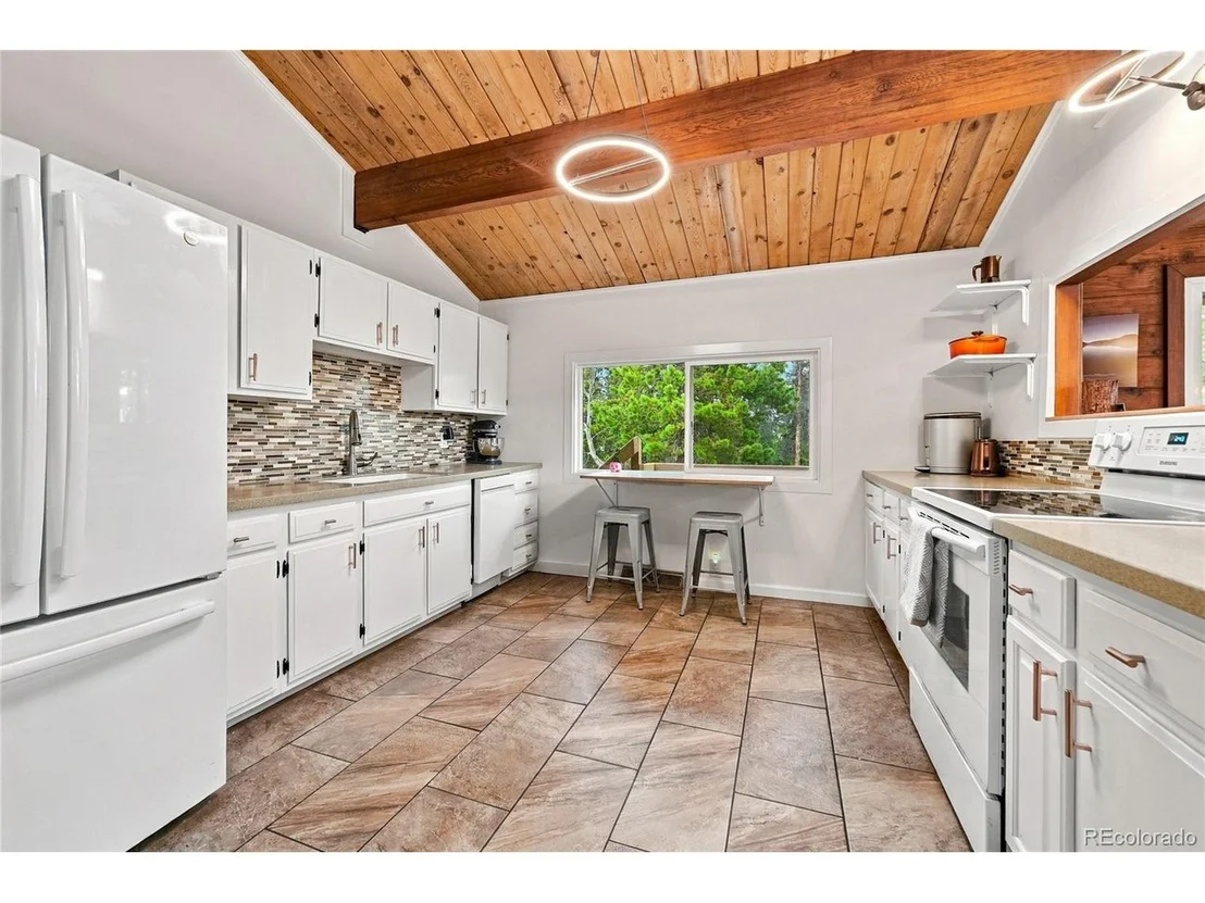 Photo of 889 Lodgepole Dr