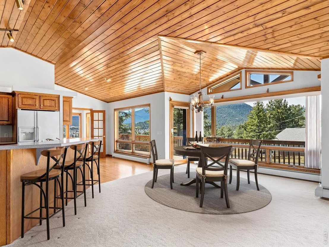 Photo of 650 Summit Dr