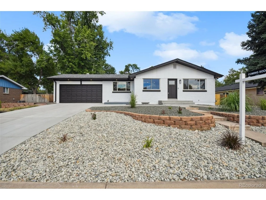 Photo of 605 W Easter Pl