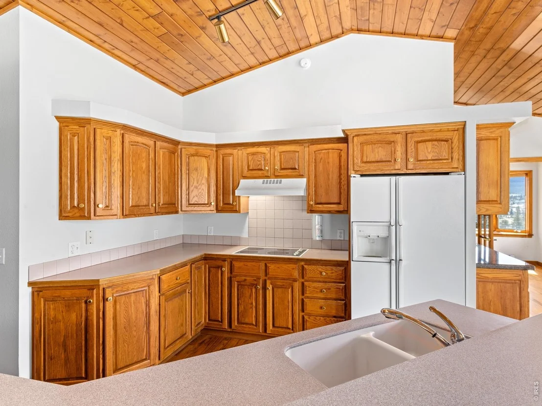 Photo of 650 Summit Dr
