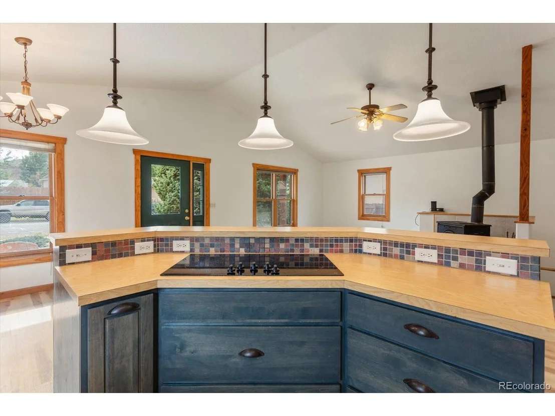 Photo of 734 W 2nd St