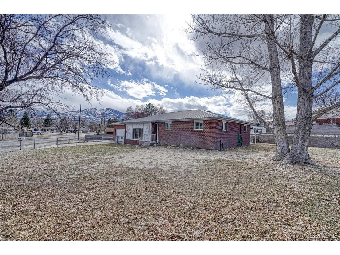 Photo of 303 Crestone Ave
