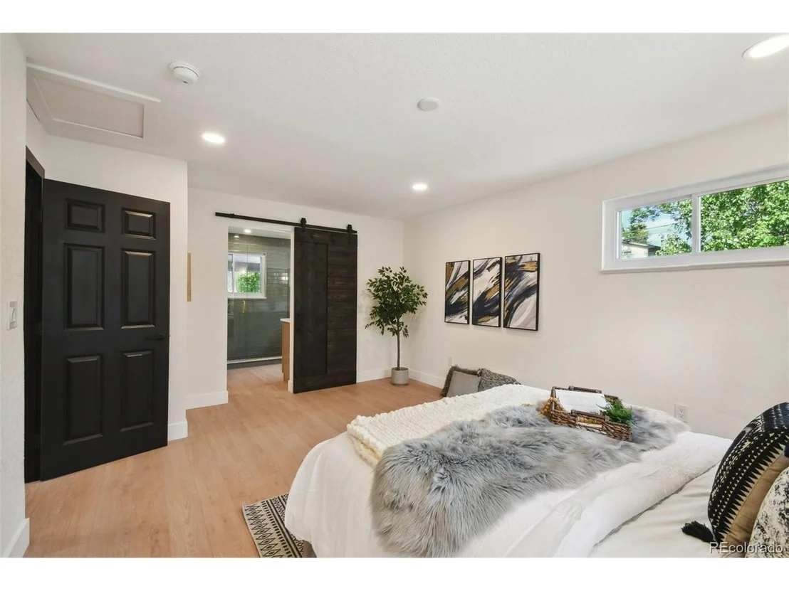 Photo of 605 W Easter Pl