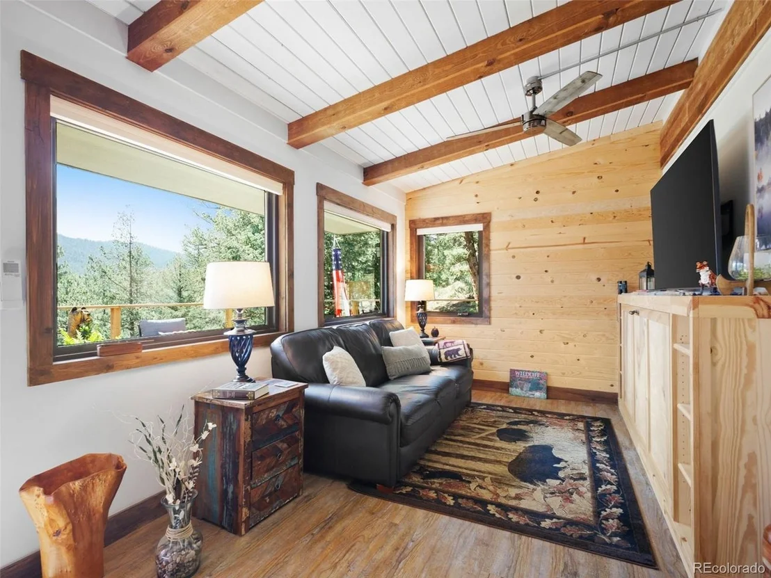 Photo of 9987 Overlook Rd