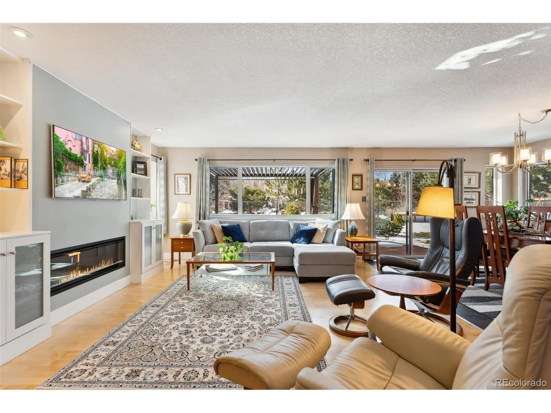 Photo of 831 Crescent Dr