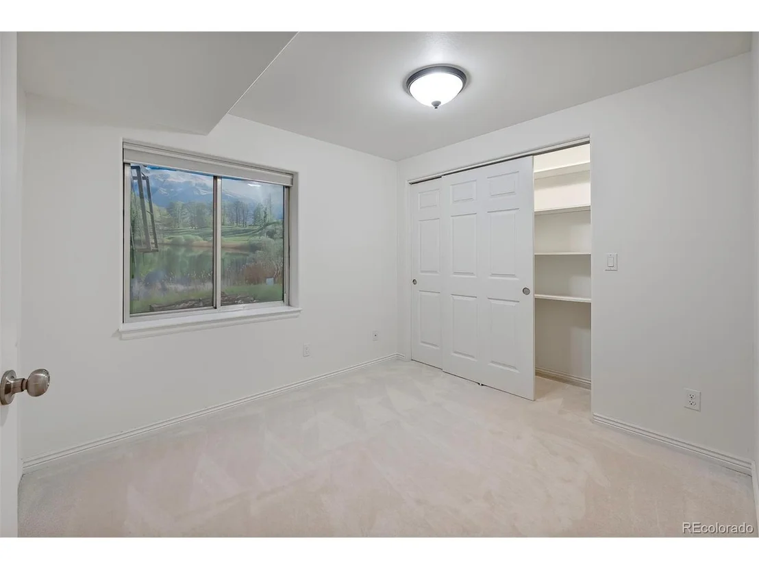 Photo of 905 Jasmine Pl
