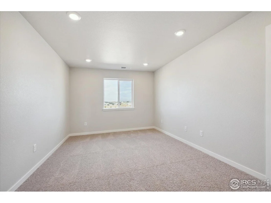 Photo of 918 Hummocky Way