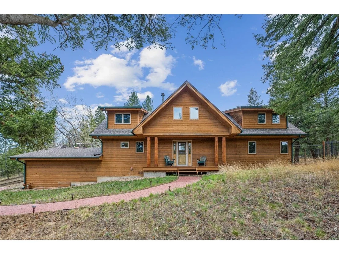 Photo of 733 Lakeshore Dr